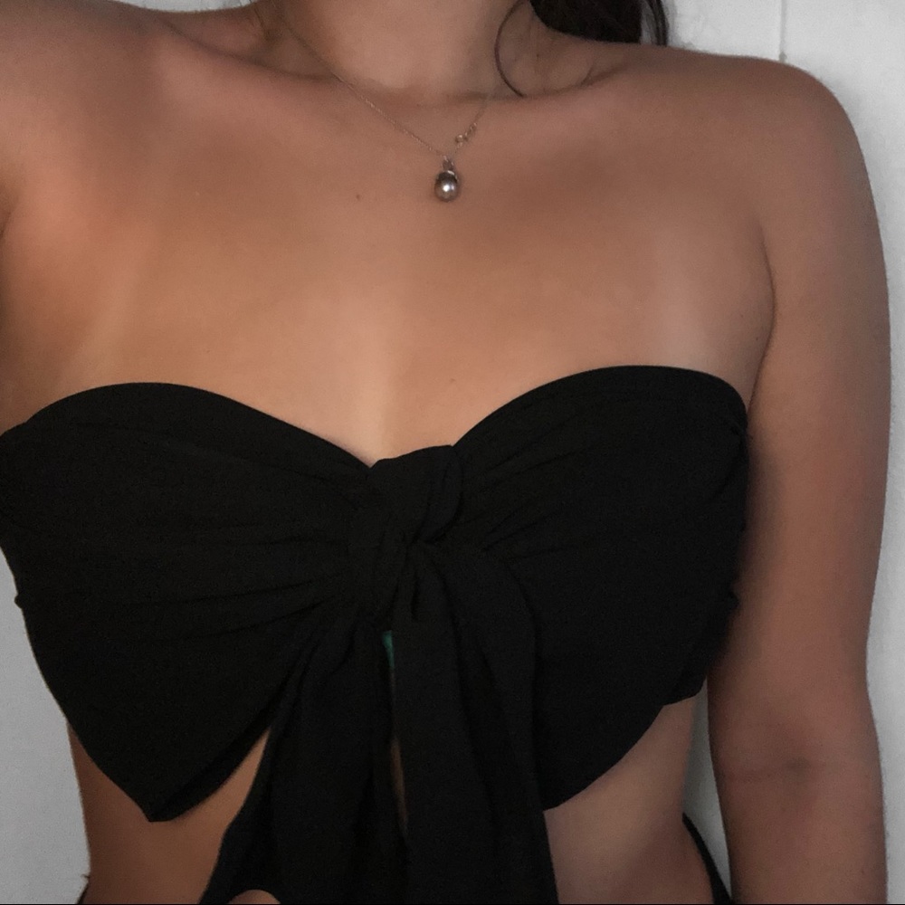 Black bow strapless bandeau top